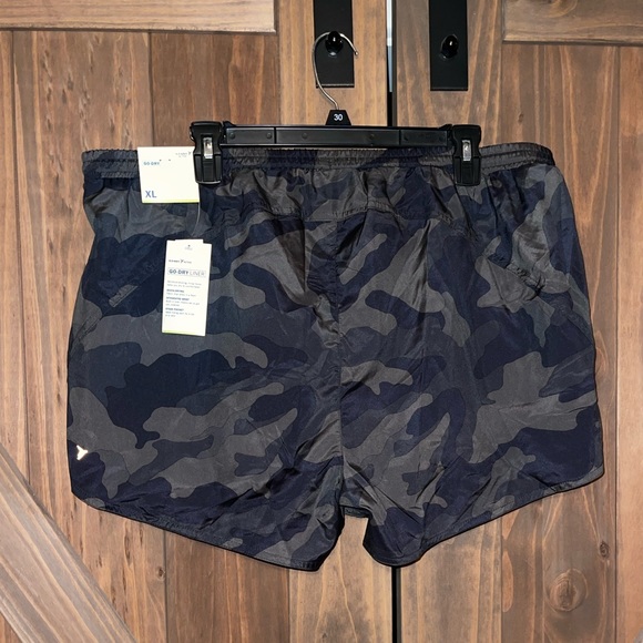 SOLD ON FB - 🆕 Old Navy Active camo shorts - Picture 3 of 9